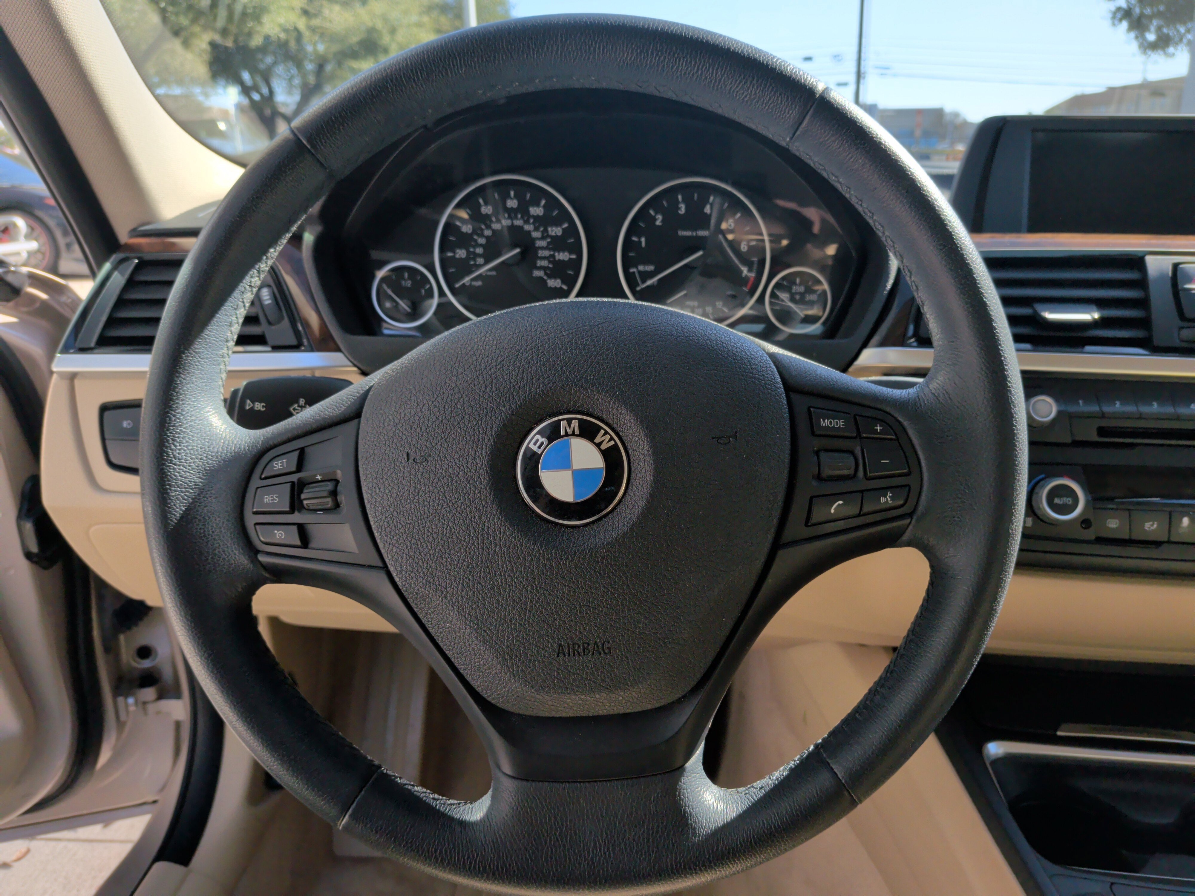 Used 2014 BMW 320i Sedan image 18