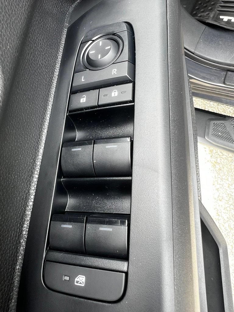 Used 2025 Toyota Tacoma SR5 AWD/4WD image 12