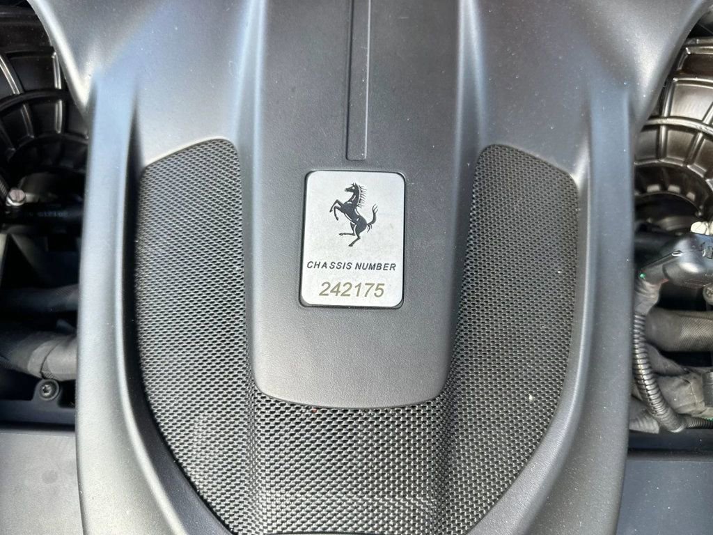 Used 2019 Ferrari Portofino RWD image 14