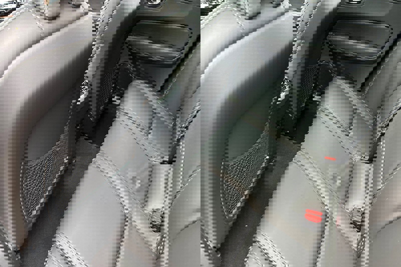 Certified 2024 Volvo XC60 B5 Ultimate w/ Protection Package Premier image 5