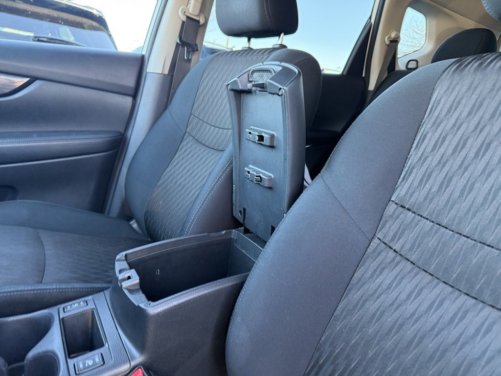 Used 2019 Nissan Rogue SV image 25