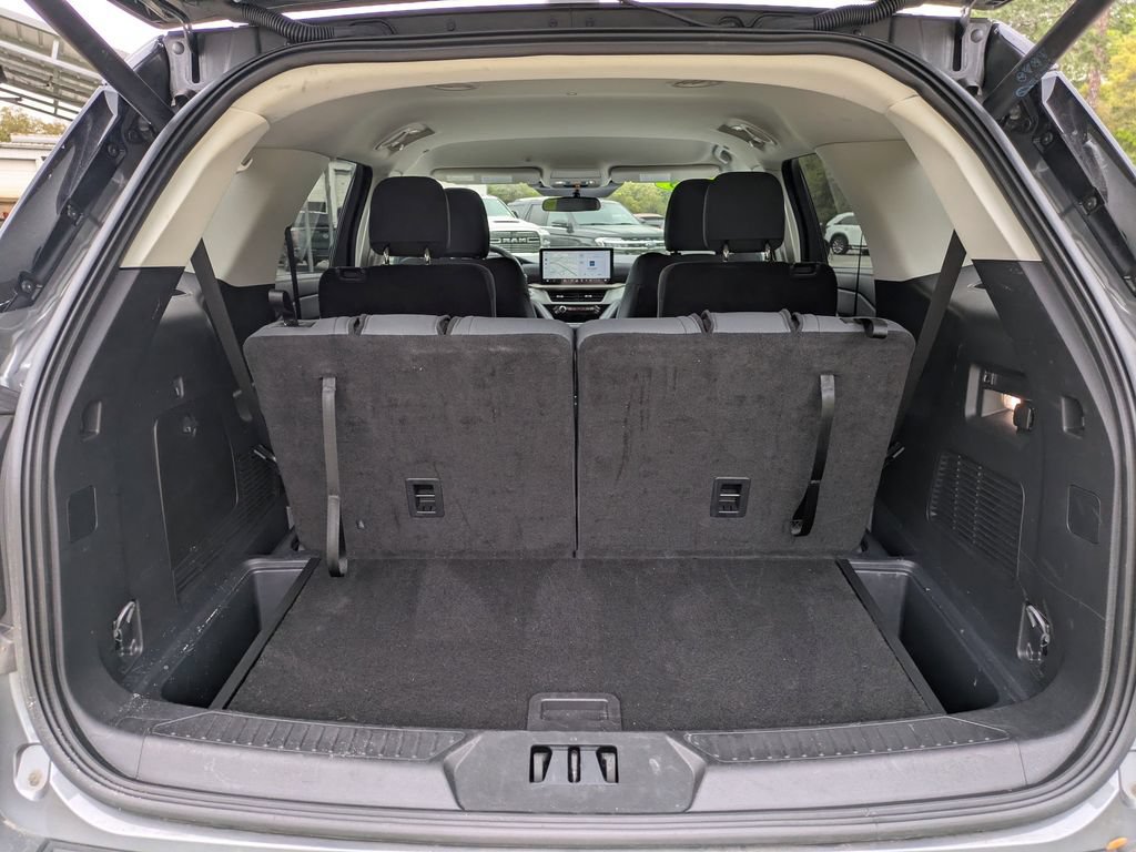 Used 2025 Ford Explorer Active RWD image 11