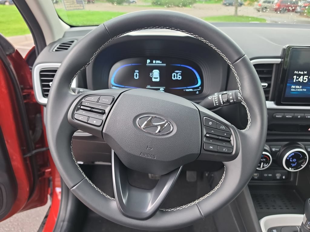 Used 2024 Hyundai Venue Limited FWD image 15