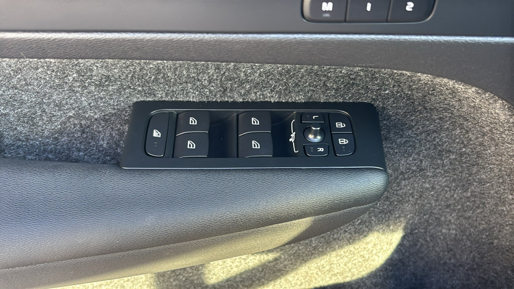Certified 2026 Volvo XC40 B5 Plus AWD/4WD image 13