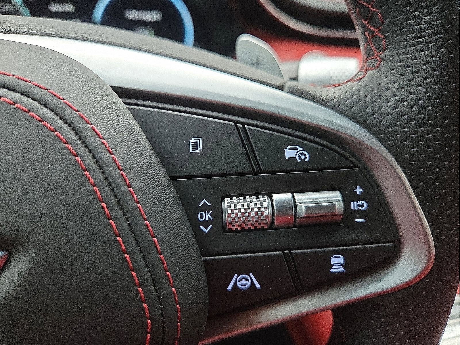 Used 2023 Genesis GV70 3.5T Sport w/ Sport Prestige Package image 18