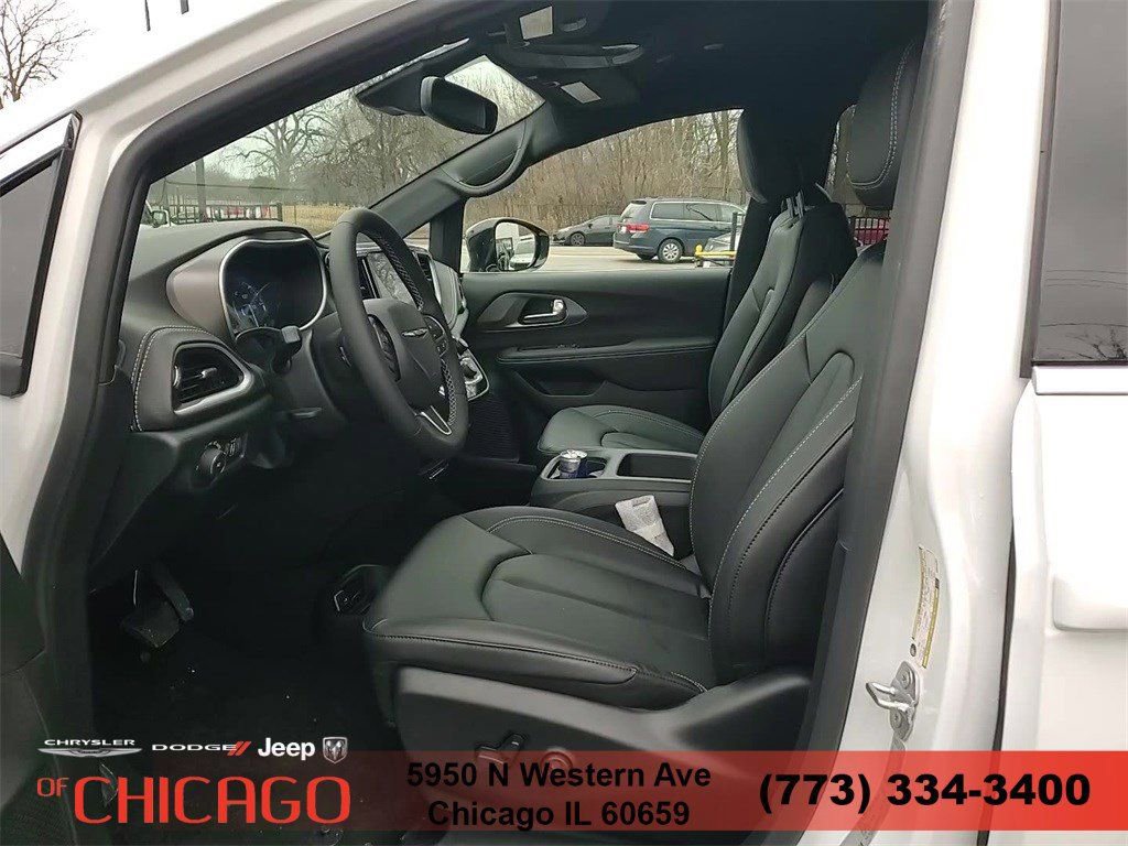 New 2025 Chrysler Pacifica Select FWD image 15