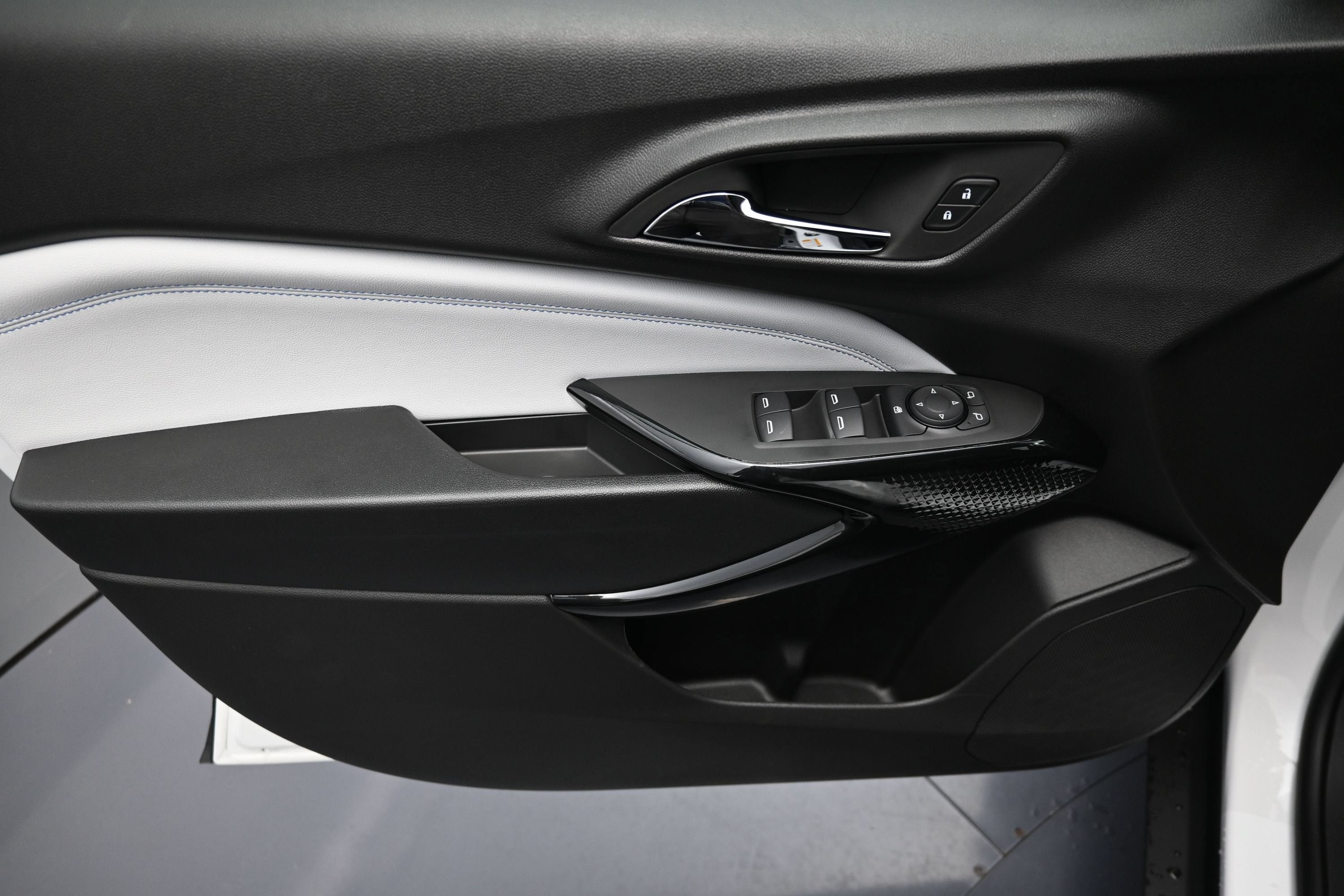New 2026 Chevrolet Trax RS w/ Sunroof Package FWD image 25