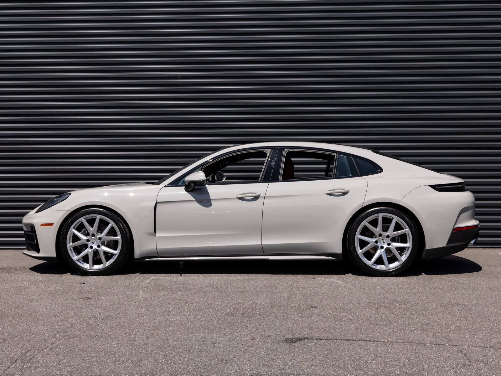 Used 2025 Porsche Panamera 4 image 2