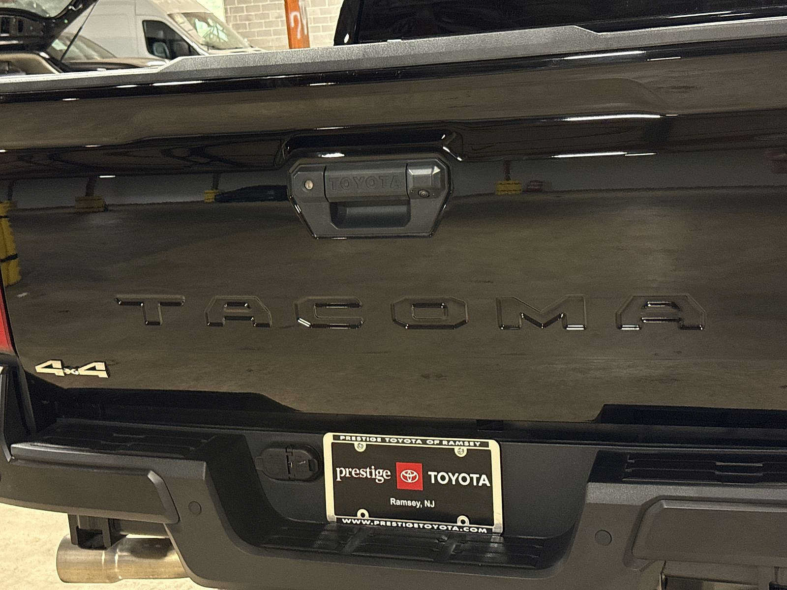 Used 2024 Toyota Tacoma SR w/ SR Upgrade Package AWD/4WD image 24