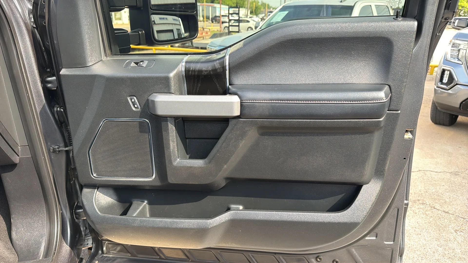 Used 2019 Ford F450 Platinum w/ Platinum Ultimate Package AWD/4WD image 17