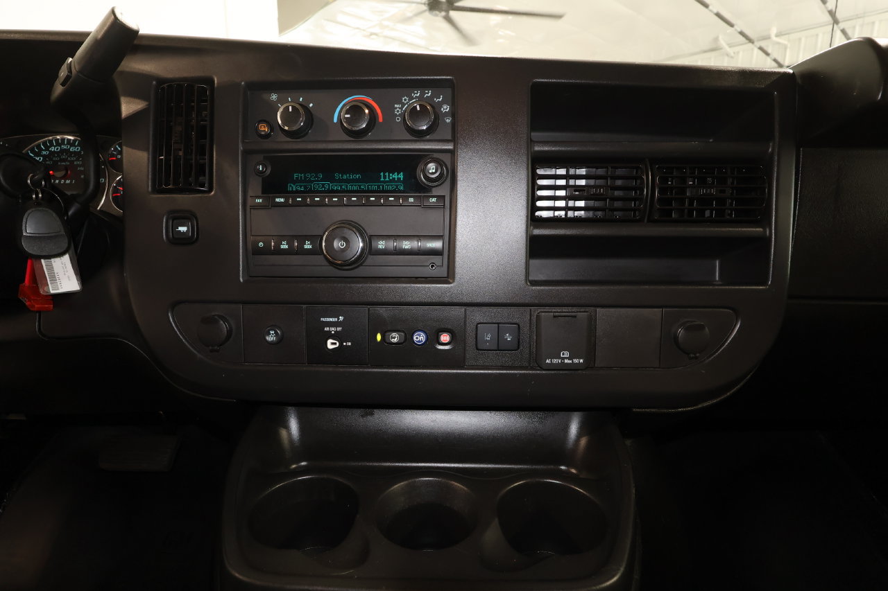 Certified 2025 GMC Savana 3500 LT w/ LT Preferred Equipment Group RWD image 11