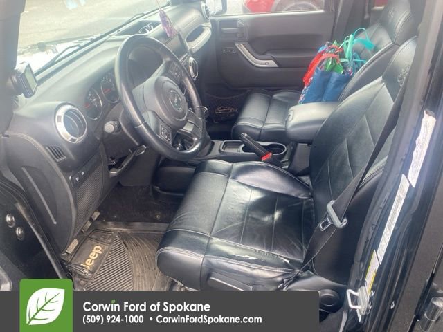 Used 2012 Jeep Wrangler Unlimited Rubicon w/ Max Tow Pkg image 9