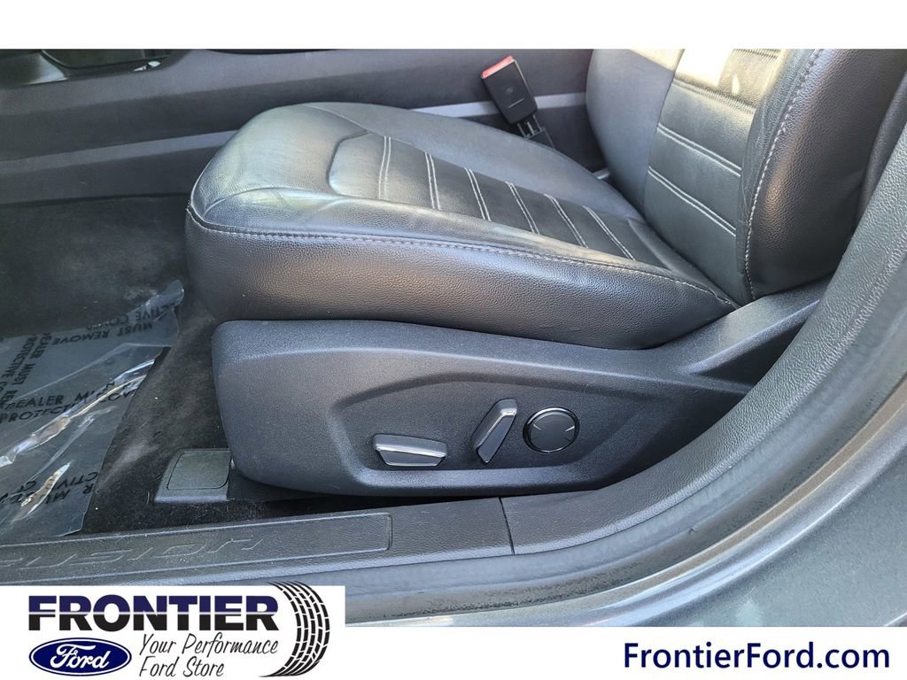 Used 2016 Ford Fusion SE w/ Equipment Group 202A image 9