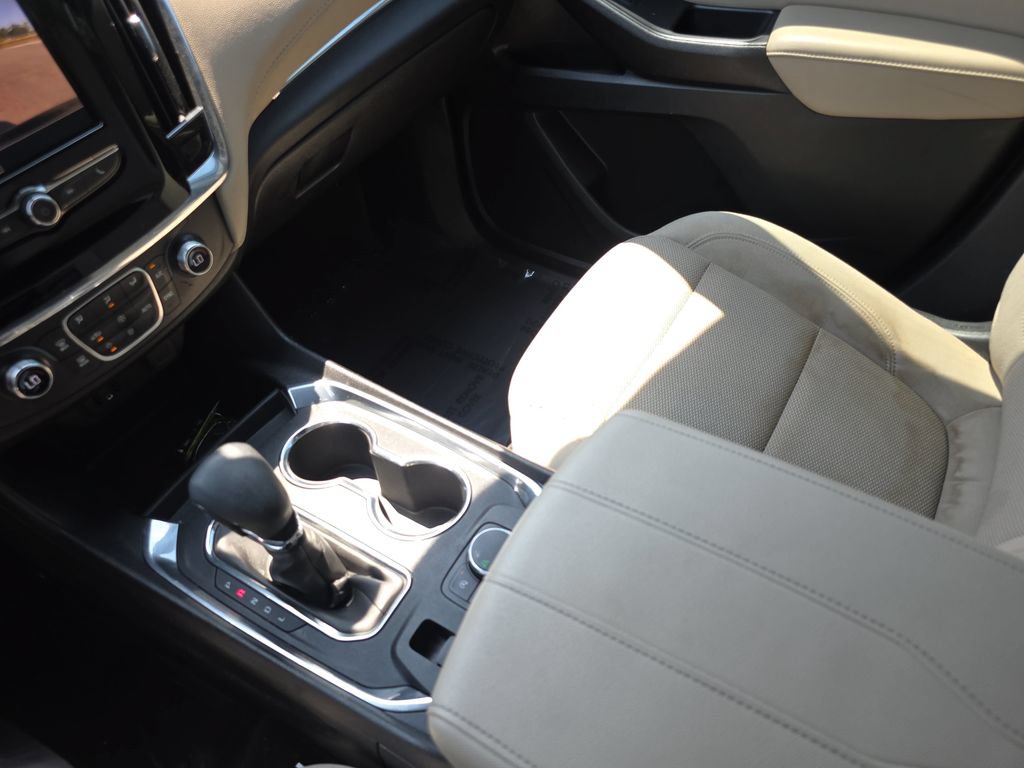 Used 2023 Chevrolet Traverse LS FWD image 25