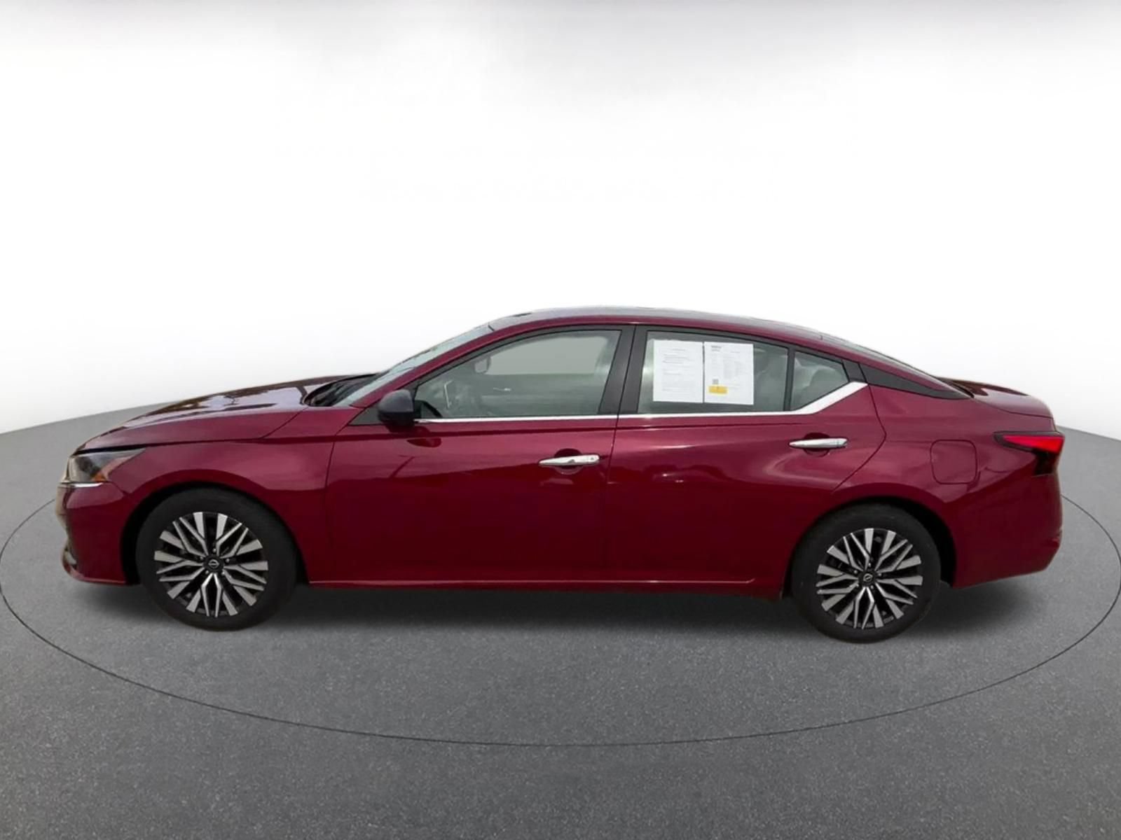 Used 2025 Nissan Altima 2.5 SV FWD image 9