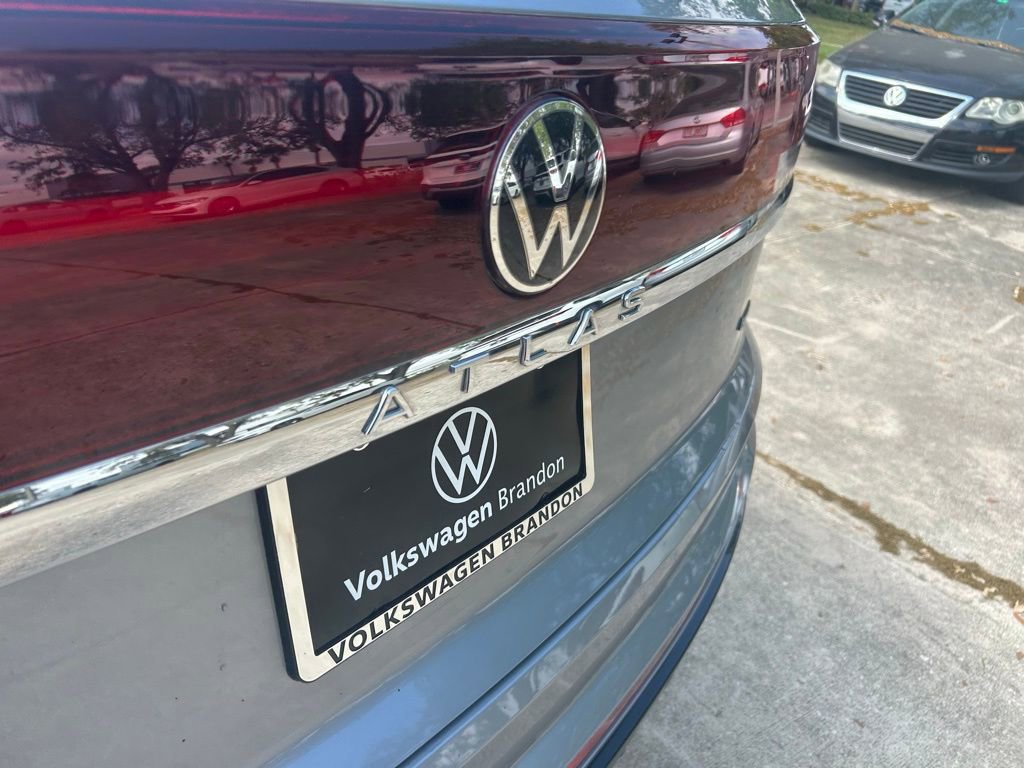 Certified 2024 Volkswagen Atlas Cross Sport SEL R-Line image 33