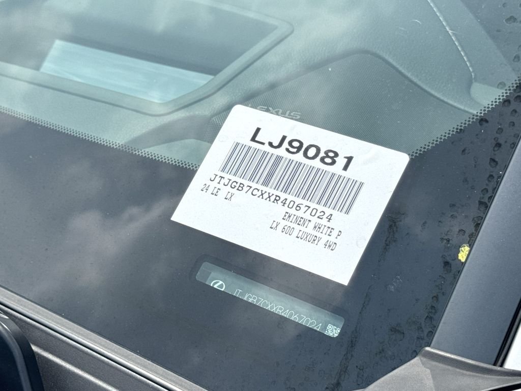 Used 2024 Lexus LX 600 4WD w/ Luxury Package image 17