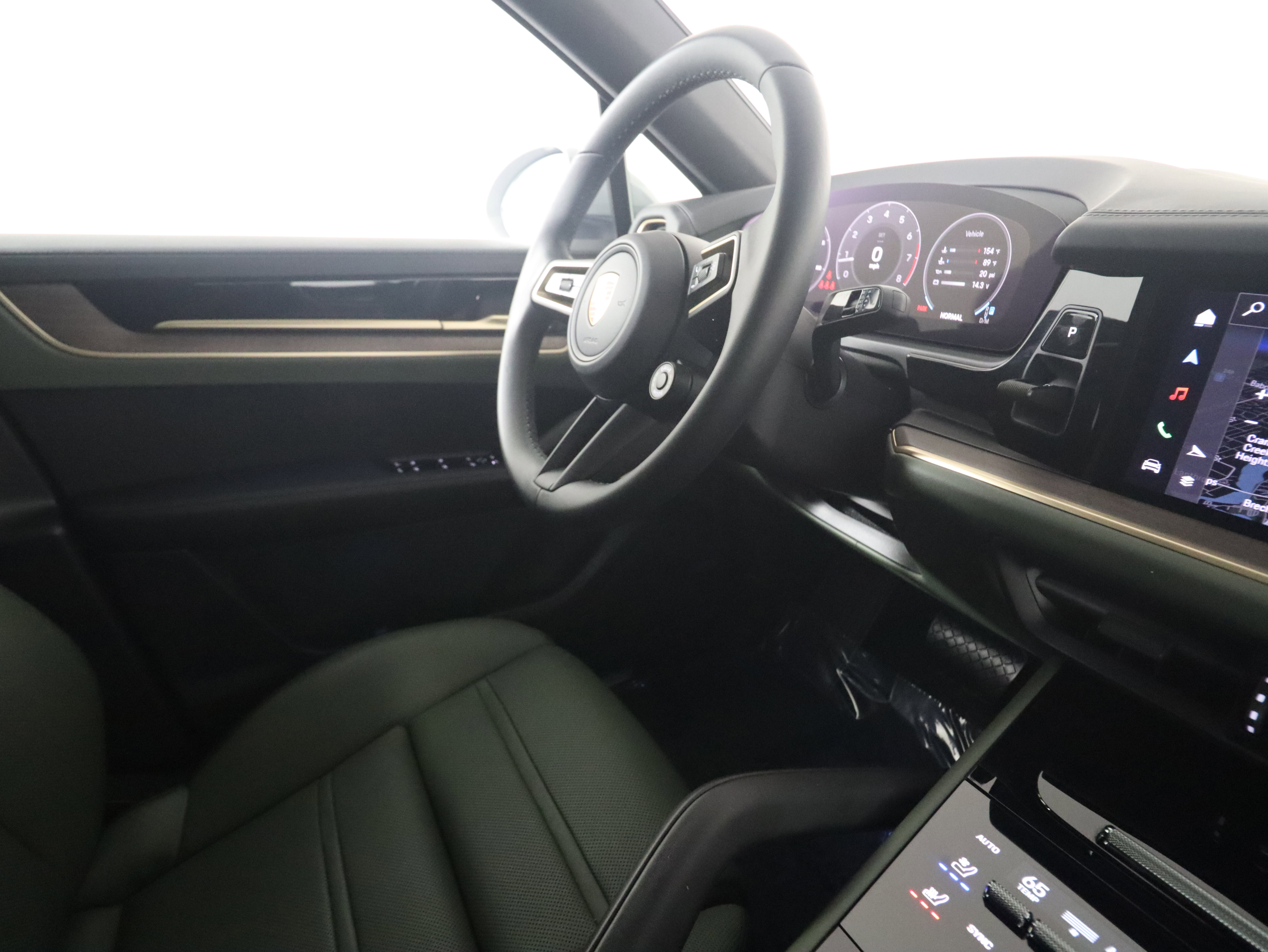 Used 2025 Porsche Cayenne Coupe image 12