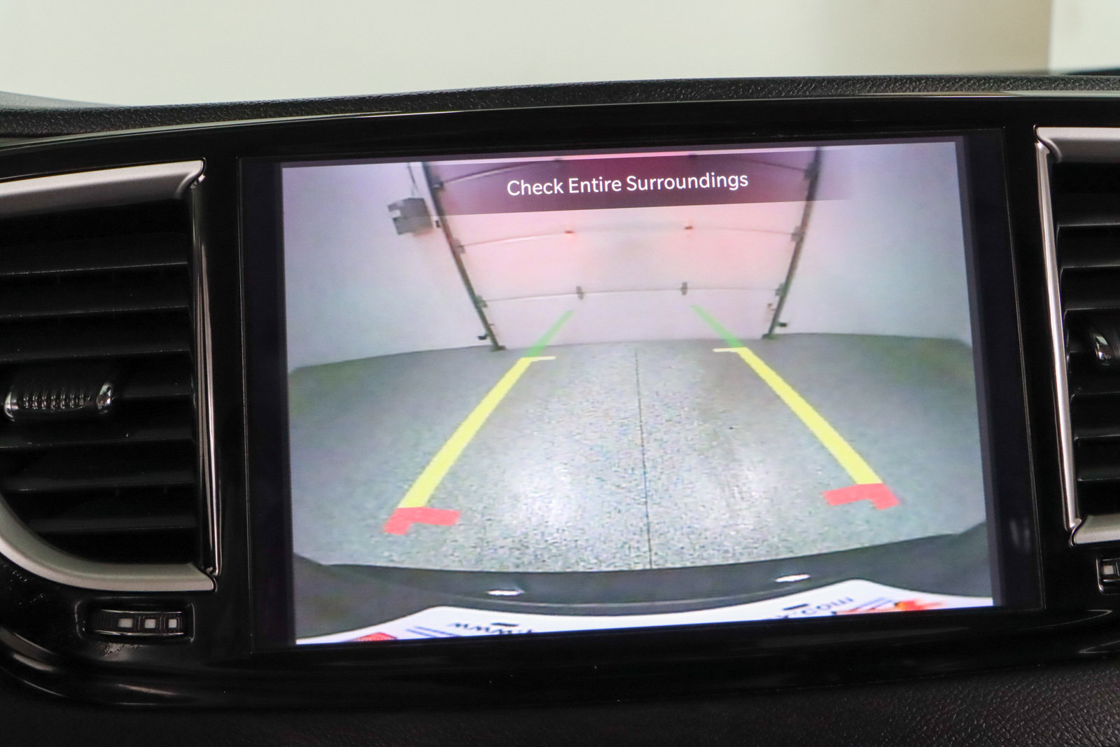 Used 2023 Chrysler Pacifica Touring-L FWD image 18