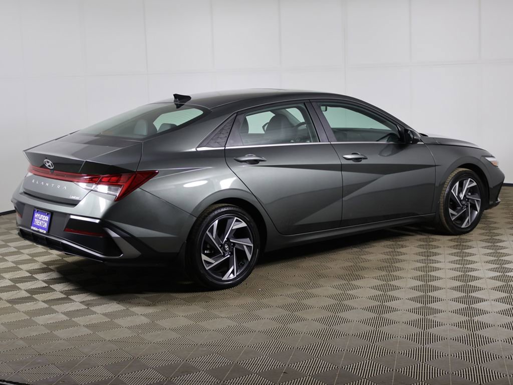Used 2025 Hyundai Elantra Limited FWD image 12