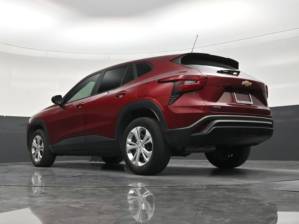 Used 2025 Chevrolet Trax LS FWD image 22