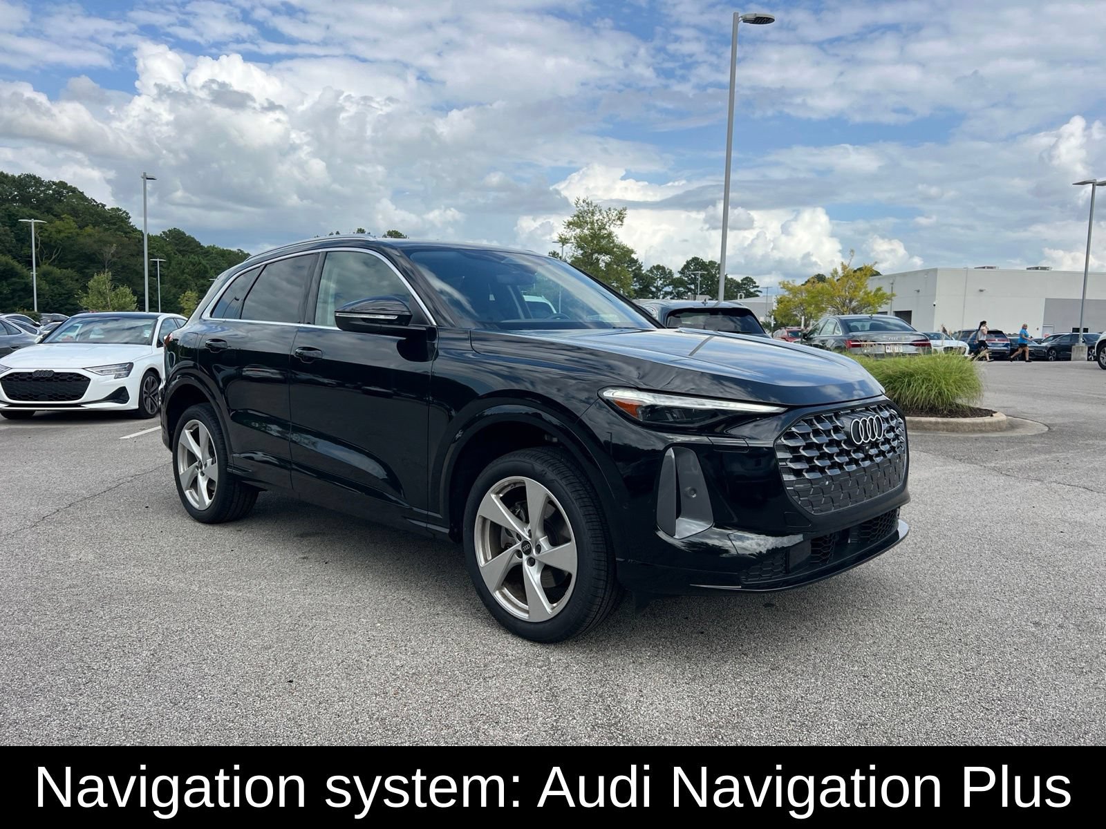 Used 2025 Audi Q5 Premium Plus w/ Premium Plus AWD/4WD image 3