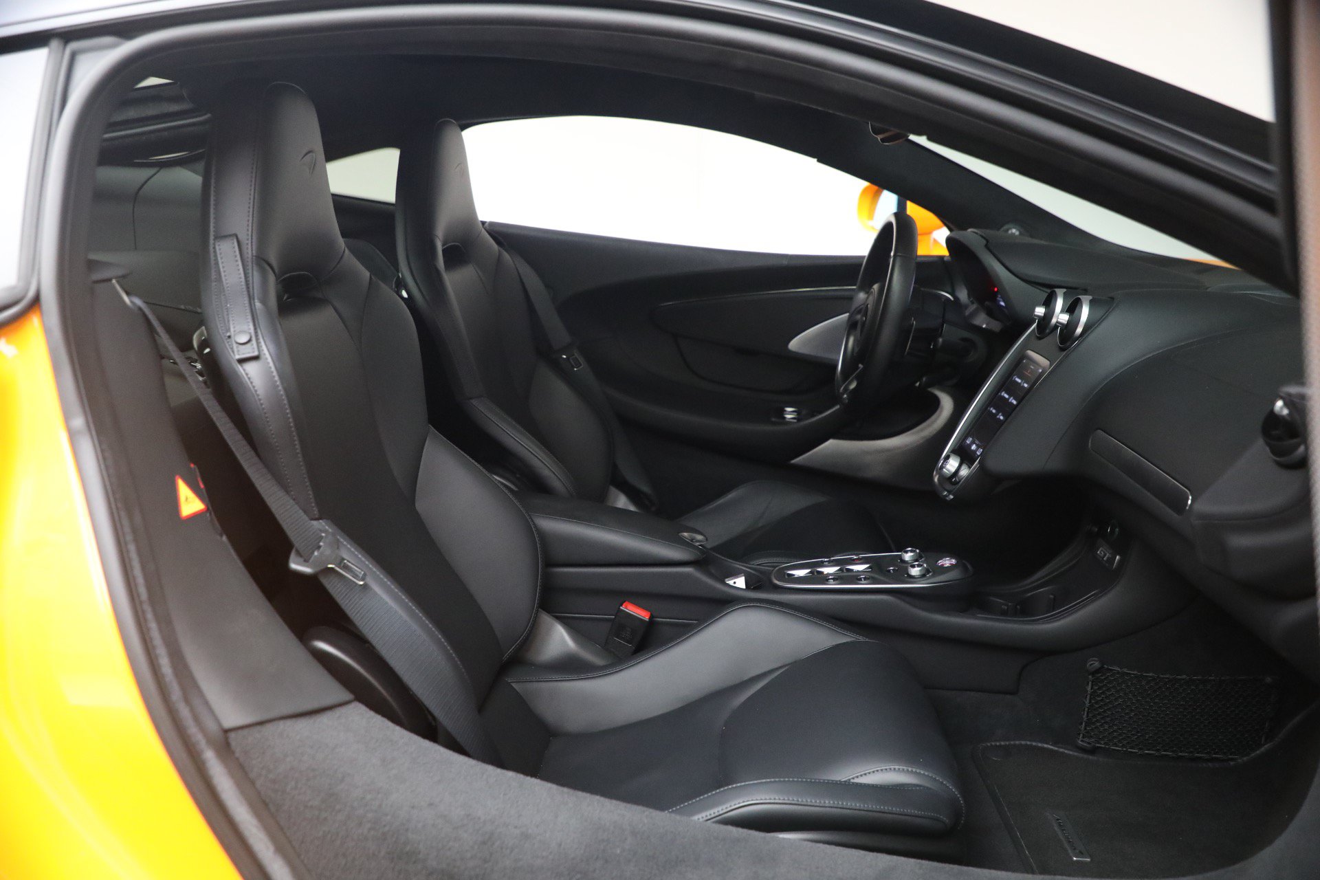 Used 2023 McLaren GT RWD image 18