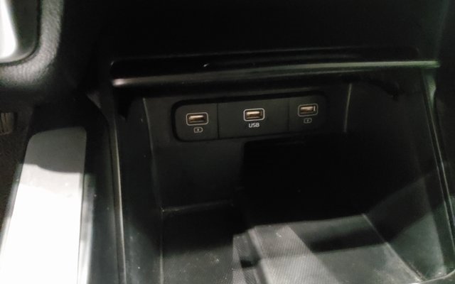 Used 2023 Kia Sorento LX image 31