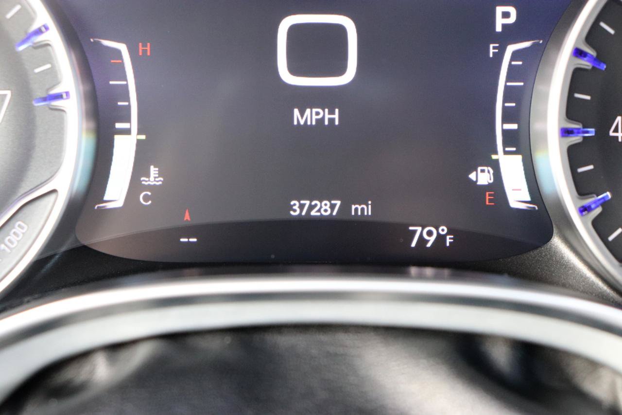 Used 2026 Chrysler Pacifica Limited FWD image 36