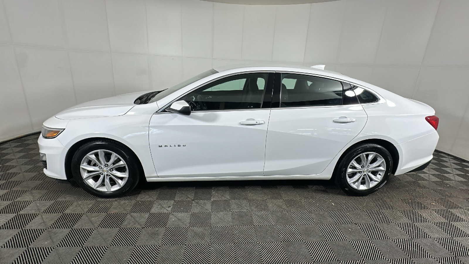 Used 2023 Chevrolet Malibu LT FWD image 6