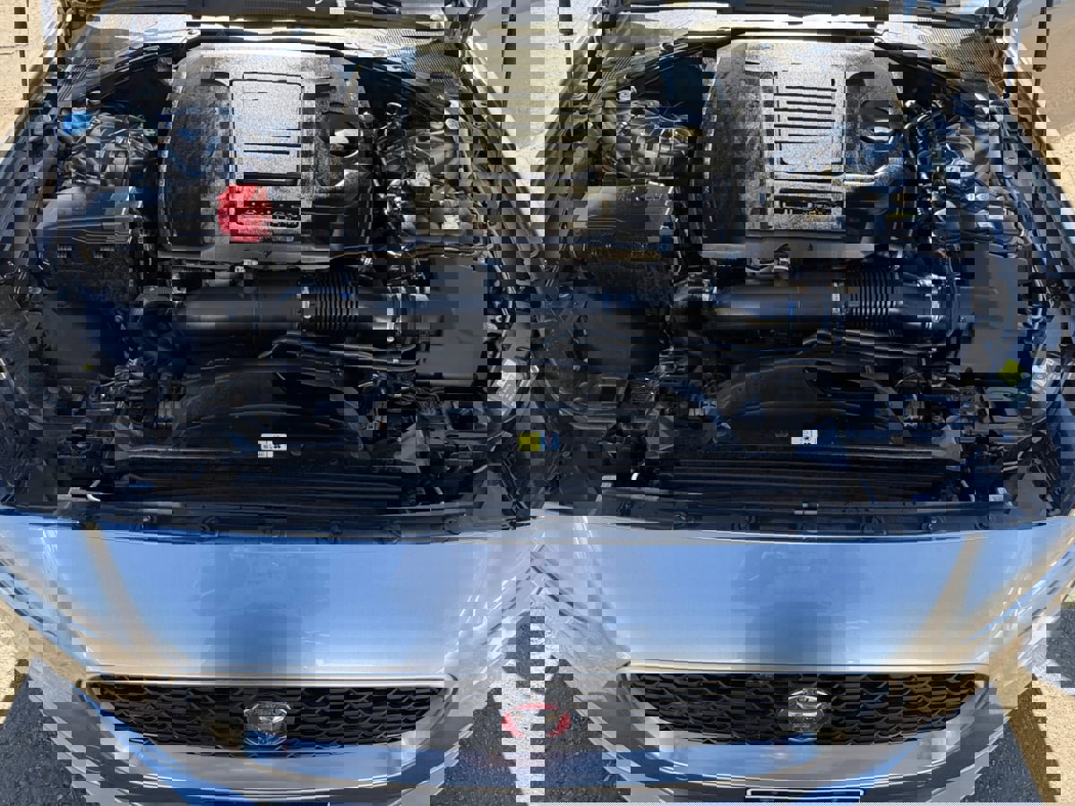 Used 2020 Jaguar XE S image 18