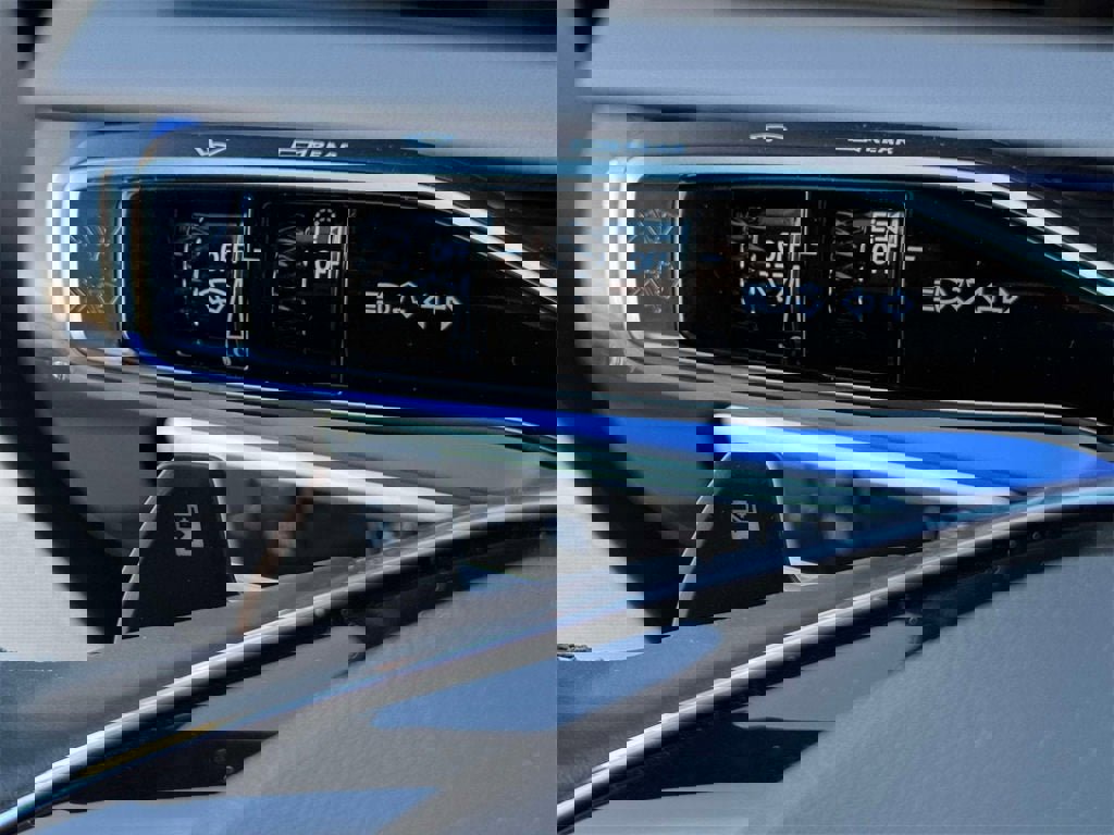 New 2026 Cadillac Optiq Luxury 2 image 18