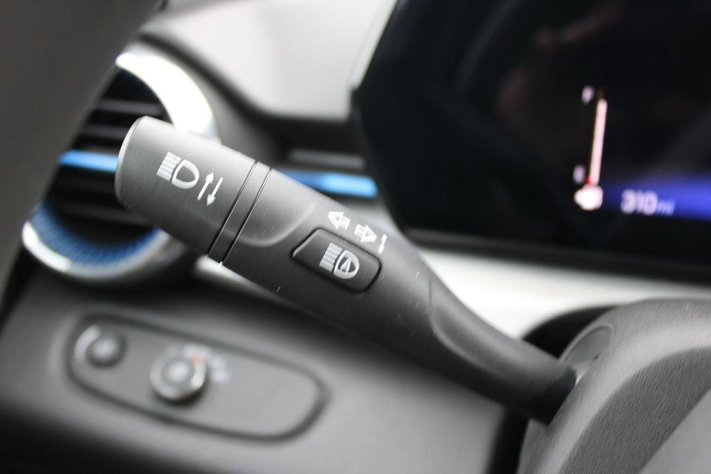 Used 2025 Chevrolet Trax LT image 36