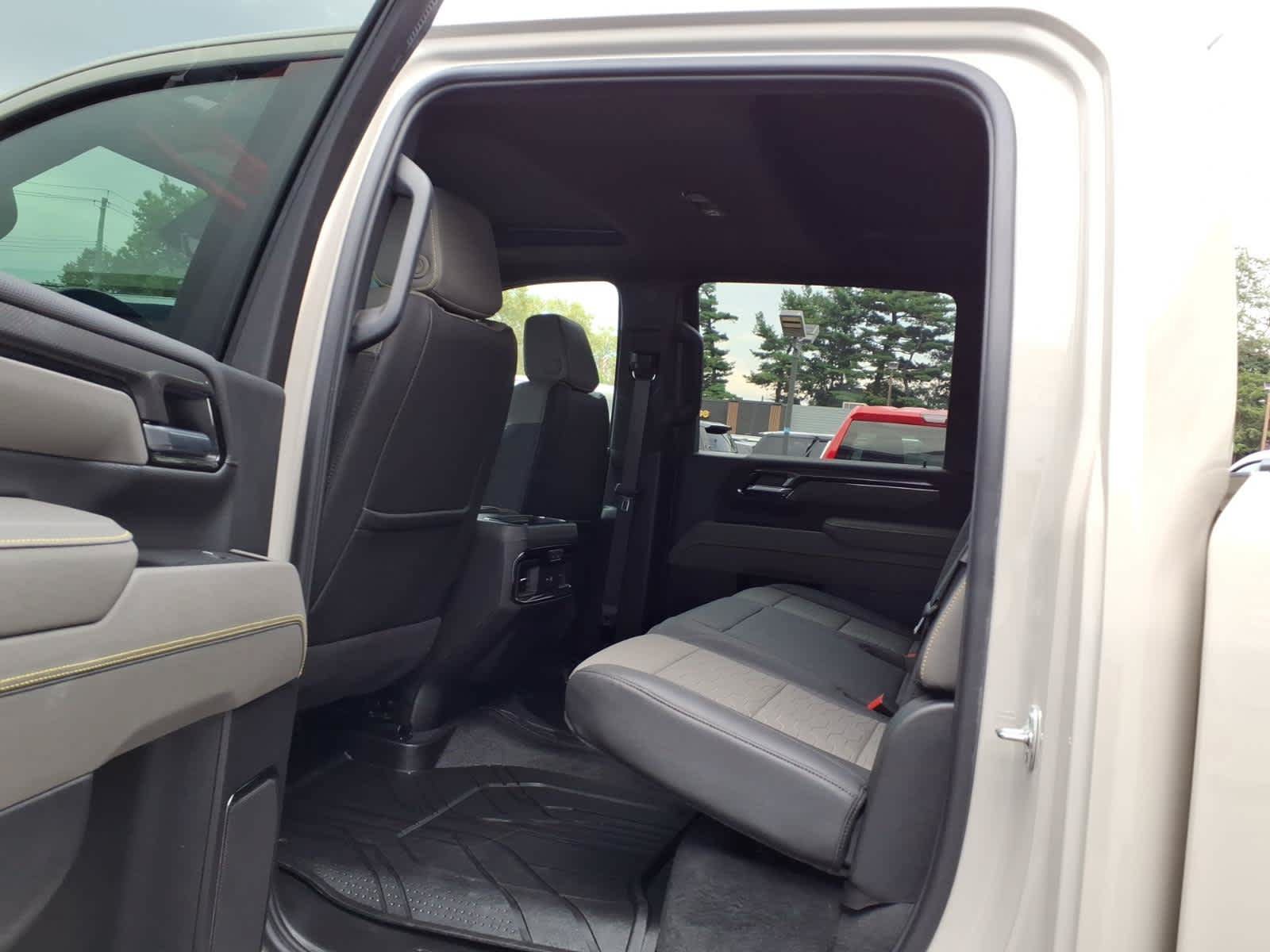 Used 2026 Chevrolet Silverado 2500 ZR2 AWD/4WD image 16