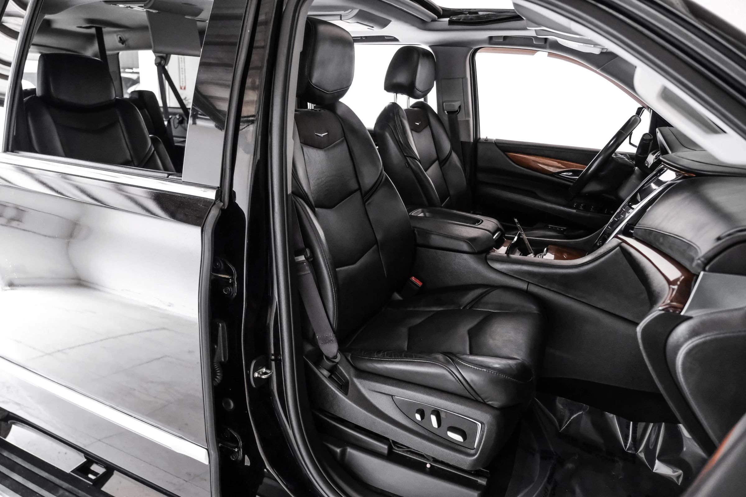 Used 2015 Cadillac Escalade ESV Premium AWD/4WD image 29