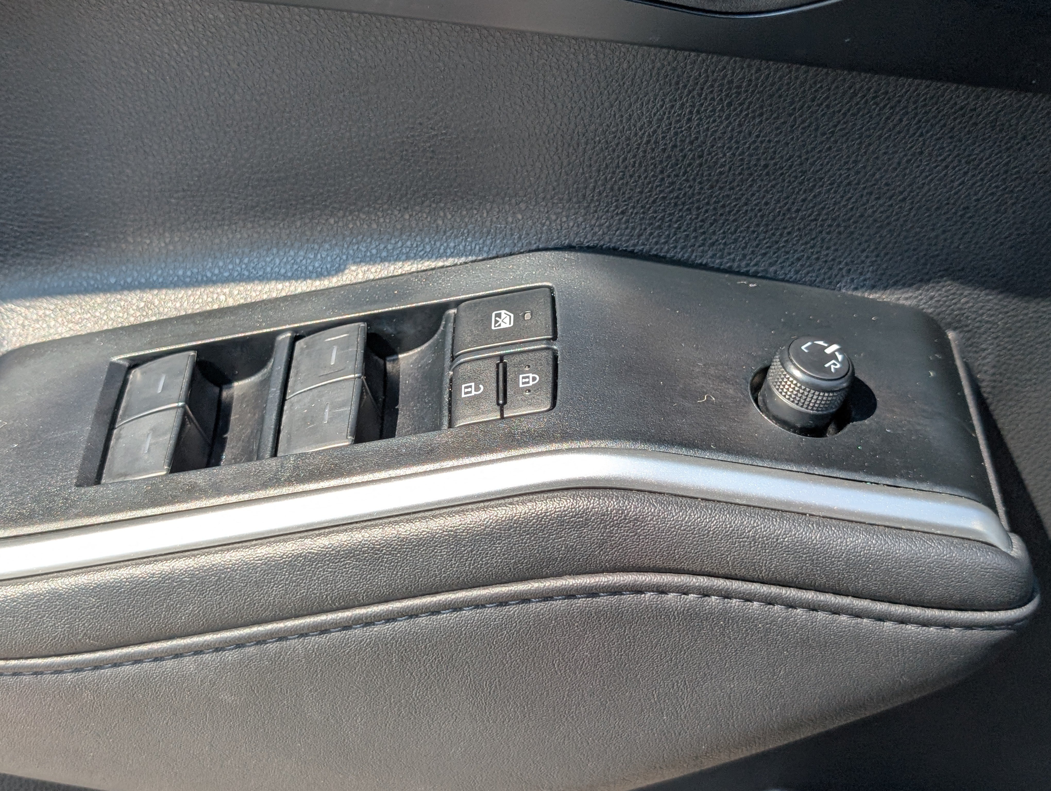 Used 2025 Toyota Highlander LE AWD/4WD image 20