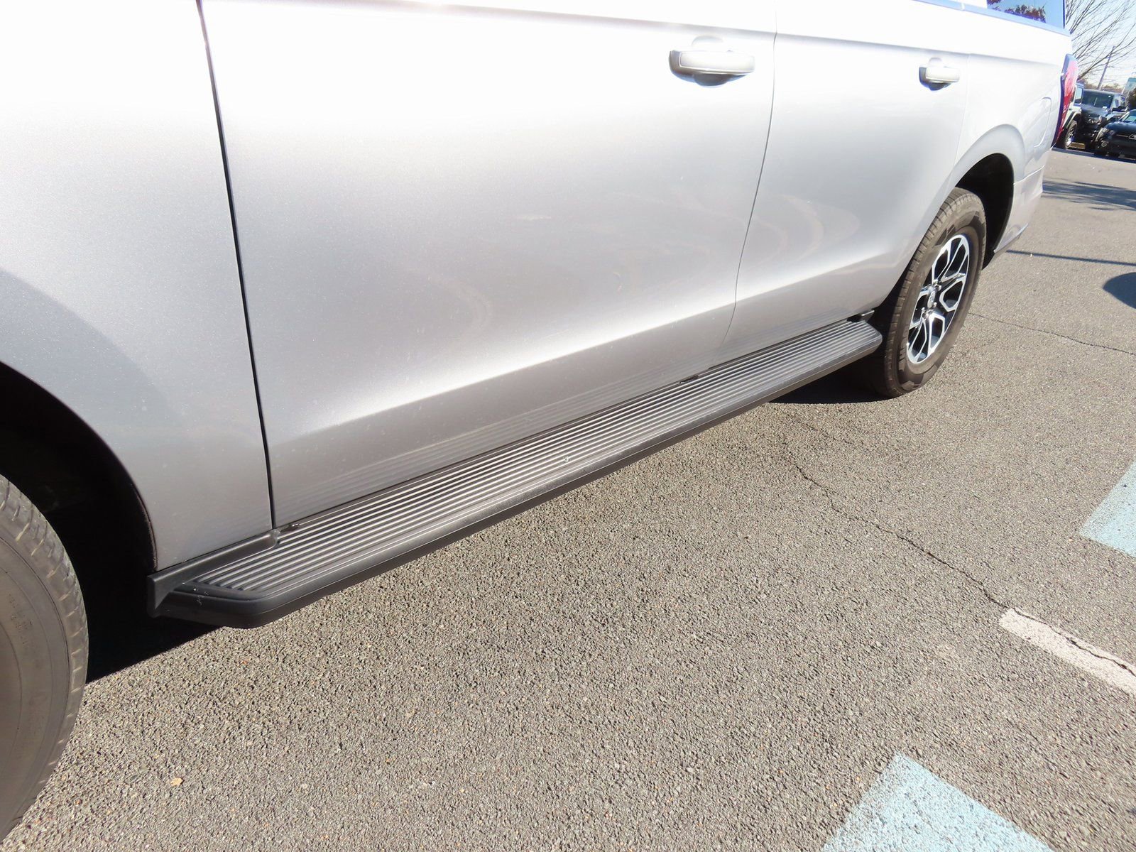 Used 2024 Ford Expedition Max XLT image 10