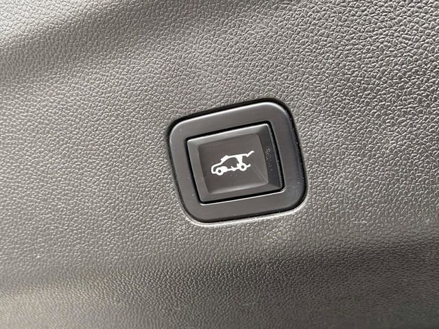 Used 2023 Chevrolet Suburban High Country image 15