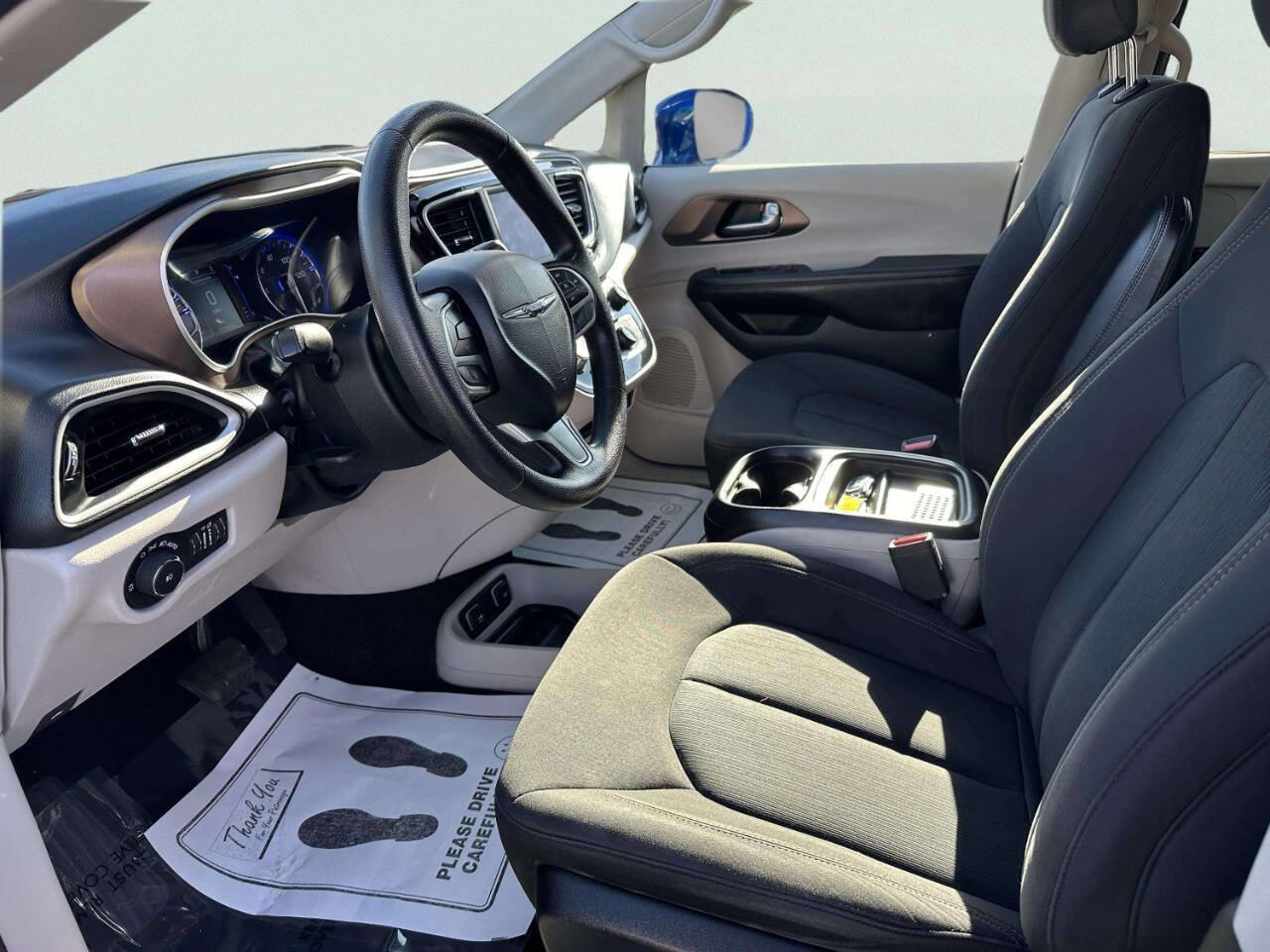Used 2019 Chrysler Pacifica Touring Plus w/ Tire & Wheel Group FWD image 9