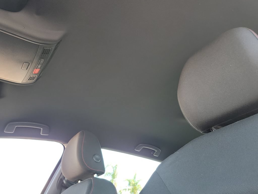 Used 2015 Volkswagen Golf 4-Door FWD image 18