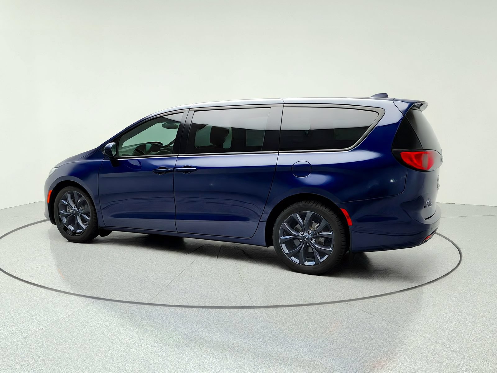 Used 2018 Chrysler Pacifica Touring Plus FWD image 5