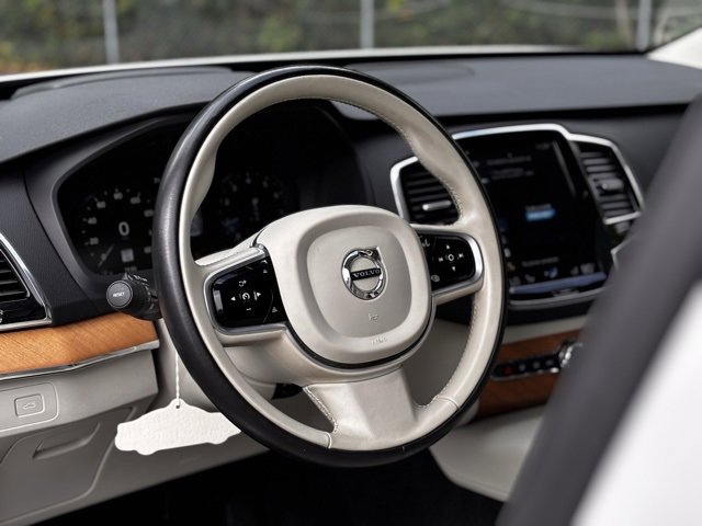 Used 2021 Volvo XC90 T6 Momentum image 8