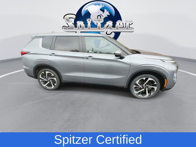 Used 2024 Mitsubishi Outlander SE image 2