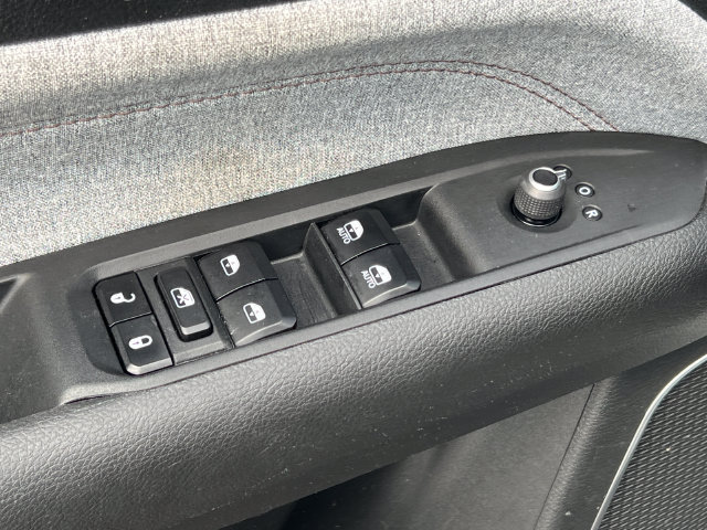 Used 2023 Jeep Compass Latitude w/ Sun and Sound Group AWD/4WD image 17