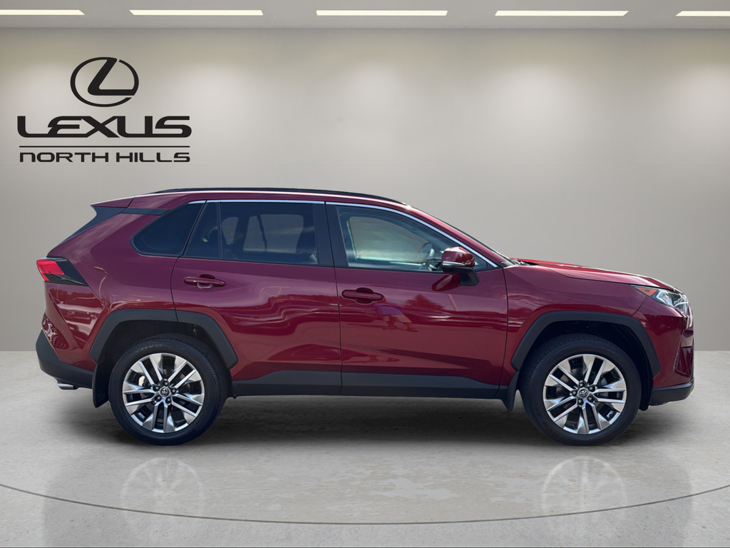Used 2020 Toyota RAV4 XLE Premium AWD/4WD image 5