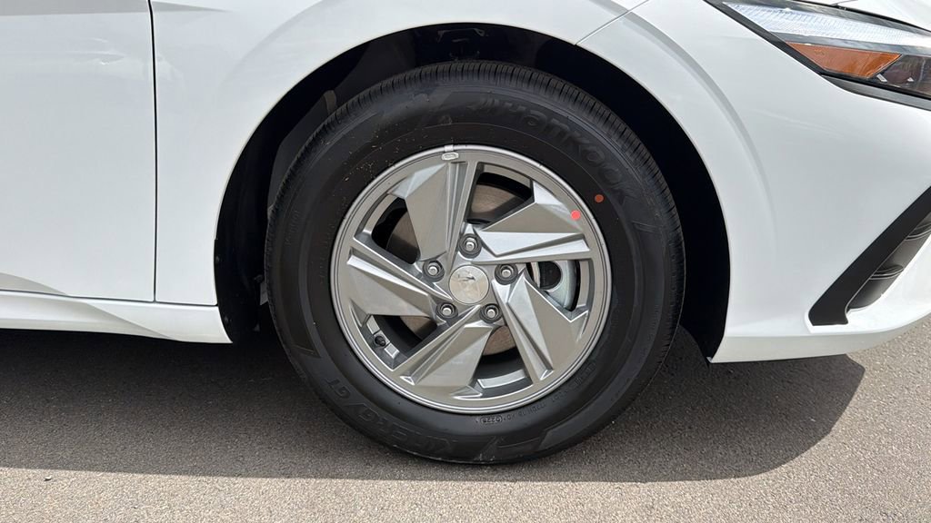 New 2026 Hyundai Elantra SE image 12