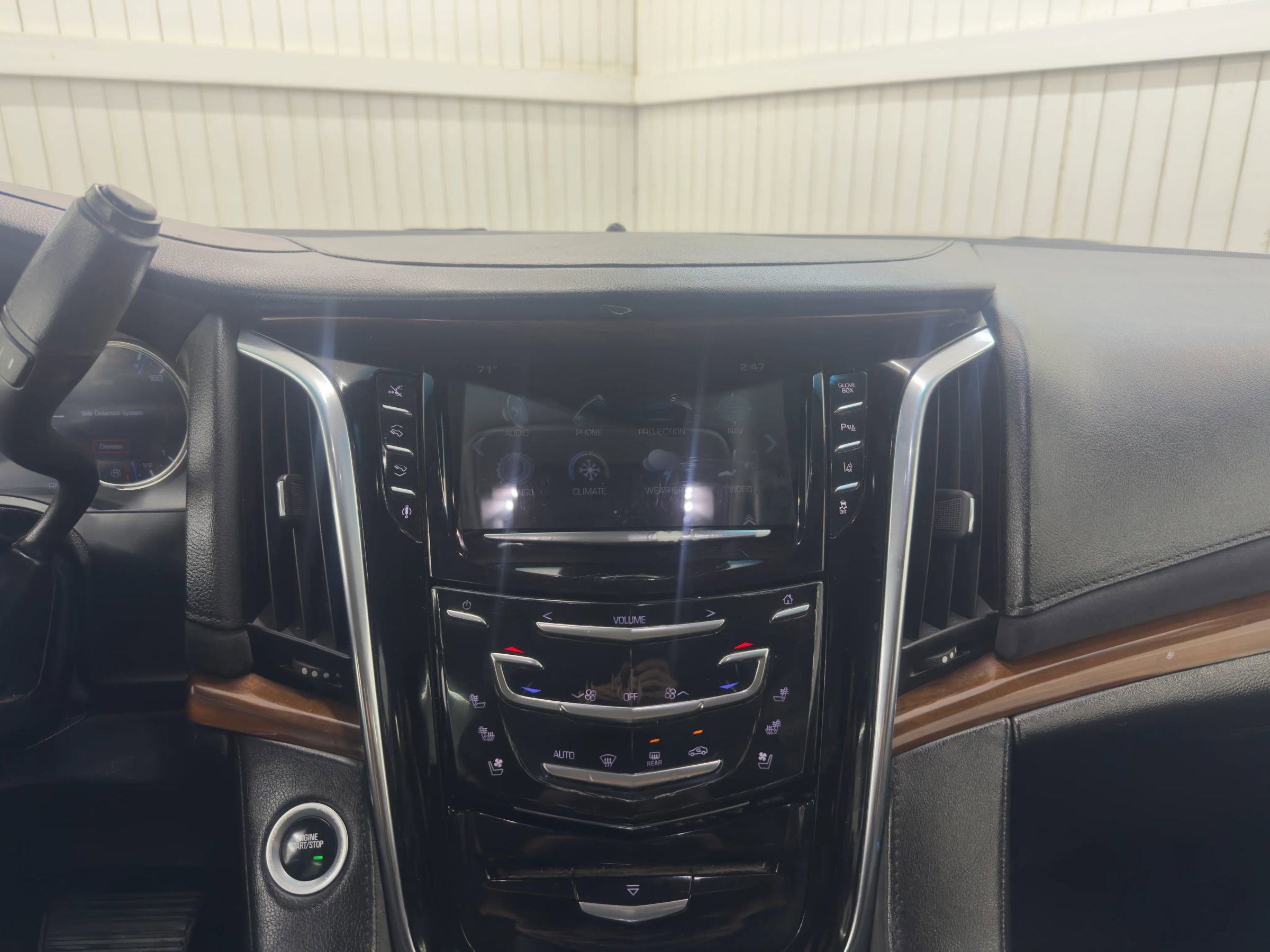 Used 2018 Cadillac Escalade ESV Luxury image 19