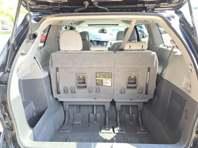 Used 2020 Toyota Sienna XLE w/ XLE Navigation Package AWD/4WD image 40