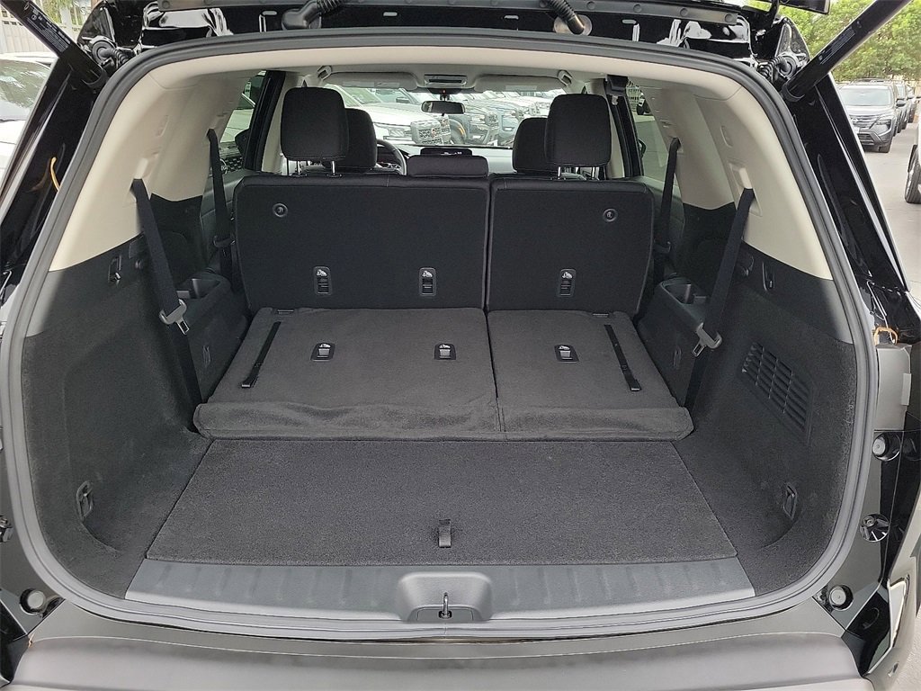 New 2025 Nissan Pathfinder SV image 13