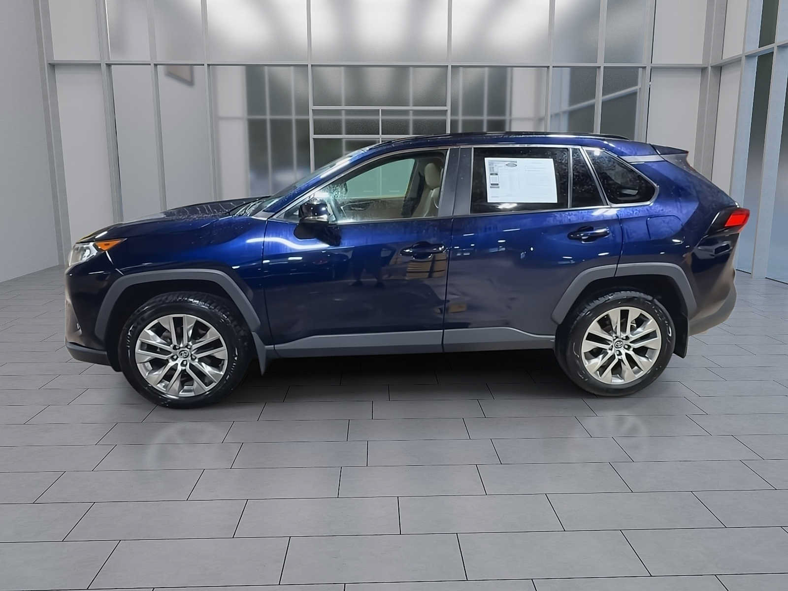 Used 2020 Toyota RAV4 XLE Premium AWD/4WD image 5